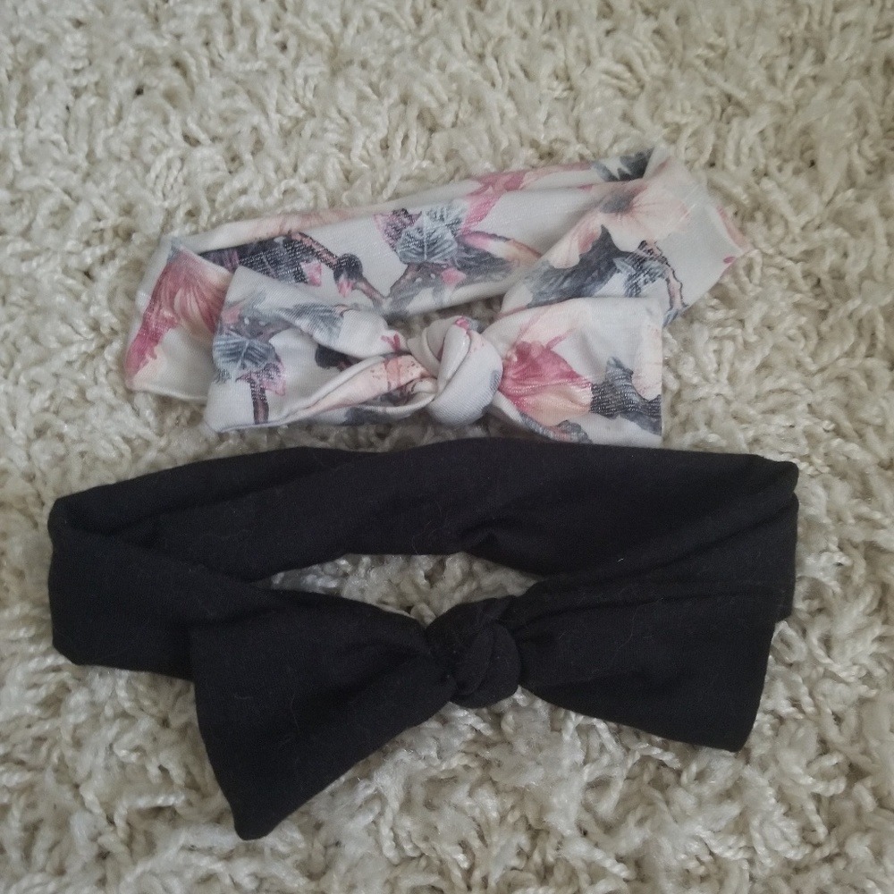 Two headbands with bows